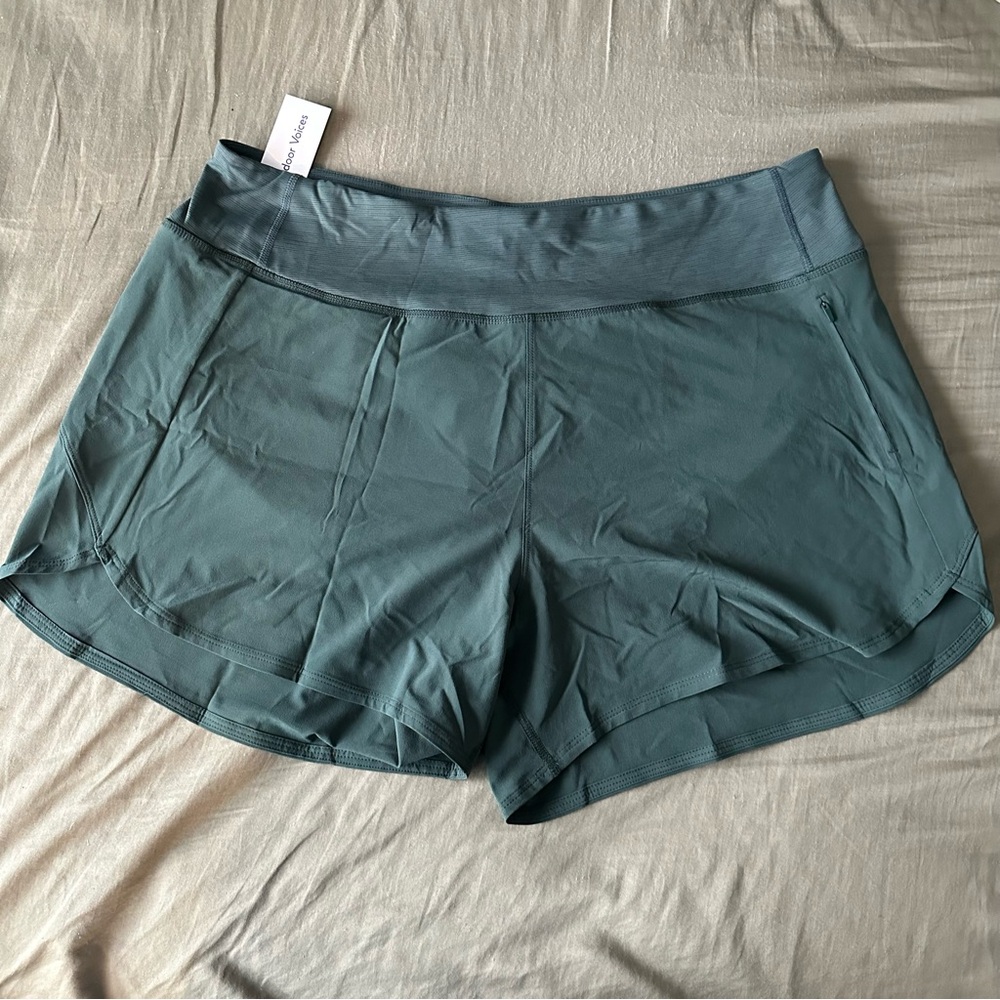 NWT Outdoor Voices hudson 4” short in evergreen